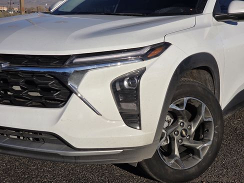 Used 2025 Chevrolet Trax LT w/ LT Convenience Package image 26