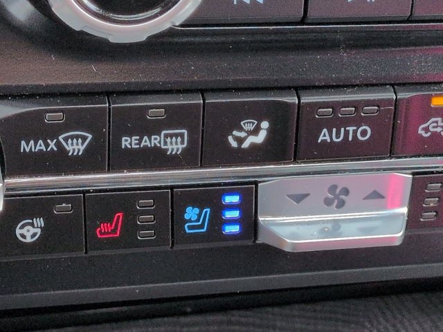 Certified 2025 Ford F350 Platinum w/ FX4 Off-Road Package AWD/4WD image 22