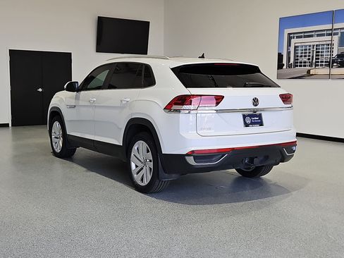 Certified 2023 Volkswagen Atlas Cross Sport SE w/ Panoramic Sunroof Package FWD image 6