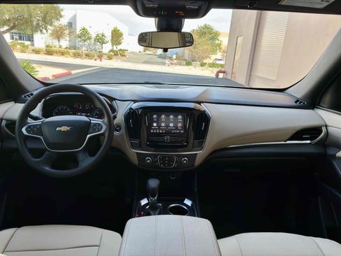 Used 2022 Chevrolet Traverse LS FWD image 15