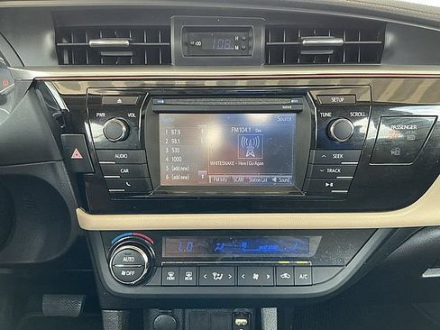 Used 2015 Toyota Corolla LE FWD image 22