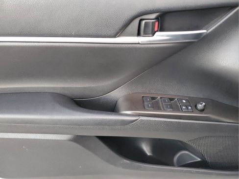 Used 2023 Toyota Camry SE image 14