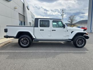Used 2023 Jeep Gladiator Overland w/ Cold Weather Group video 2