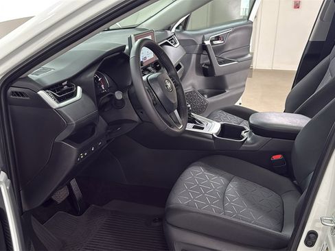 Used 2025 Toyota RAV4 XLE w/ Convenience Package image 12