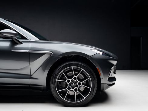 Used 2021 Aston Martin DBX image 36