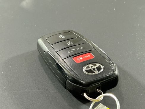 Used 2023 Toyota Crown Limited image 29