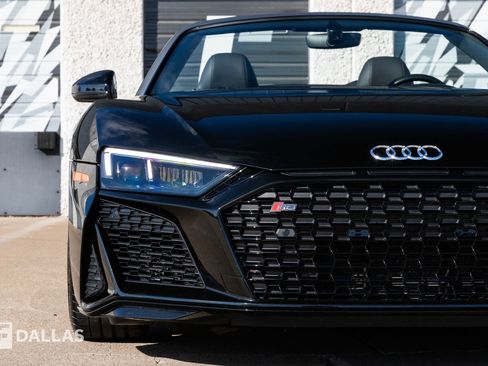 Used 2021 Audi R8 V10 w/ Premium Package image 4