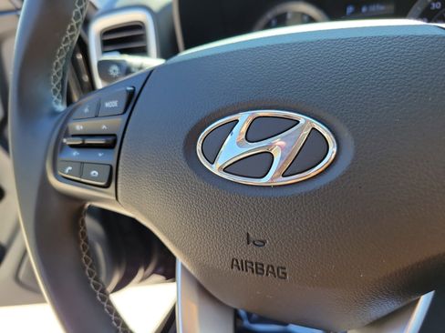 Used 2022 Hyundai Venue SEL image 19