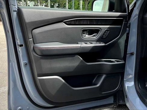 Used 2025 Honda Pilot Black Edition image 47