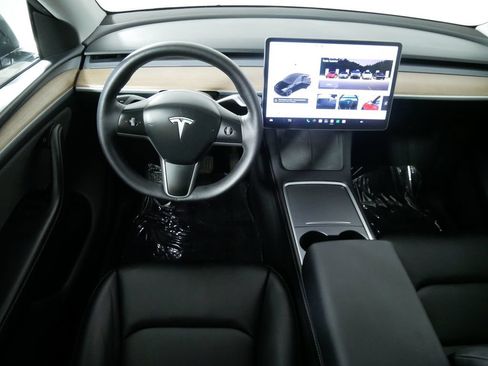 Used 2024 Tesla Model Y Long Range AWD/4WD image 20