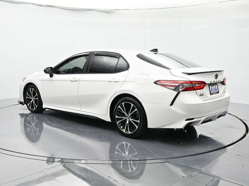 Used 2018 Toyota Camry SE w/ Moonroof Package image 7