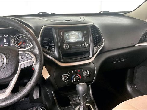 Used 2015 Jeep Cherokee Sport image 6