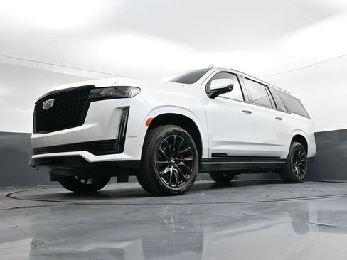 Used 2023 Cadillac Escalade ESV Sport Platinum w/ LPO, ONYX Package image 30