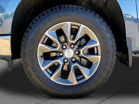 Certified 2024 Chevrolet Silverado 1500 LT AWD/4WD image 12