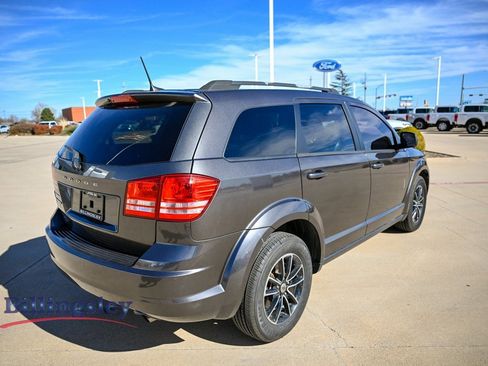 Used 2018 Dodge Journey SE w/ Popular Equipment Group image 7