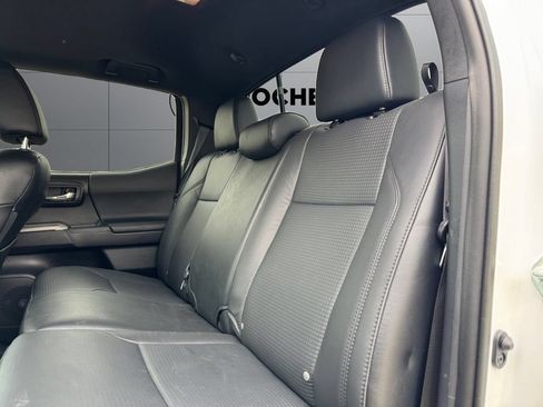 Certified 2022 Toyota Tacoma Limited AWD/4WD image 18