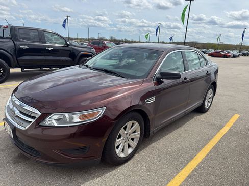 Used 2010 Ford Taurus SE FWD image 3