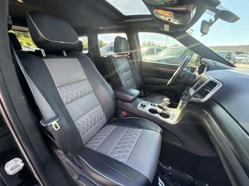 Used 2021 Jeep Grand Cherokee Laredo w/ Security & Convenience Group AWD/4WD image 24