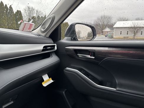 Certified 2026 Toyota Highlander Platinum image 26