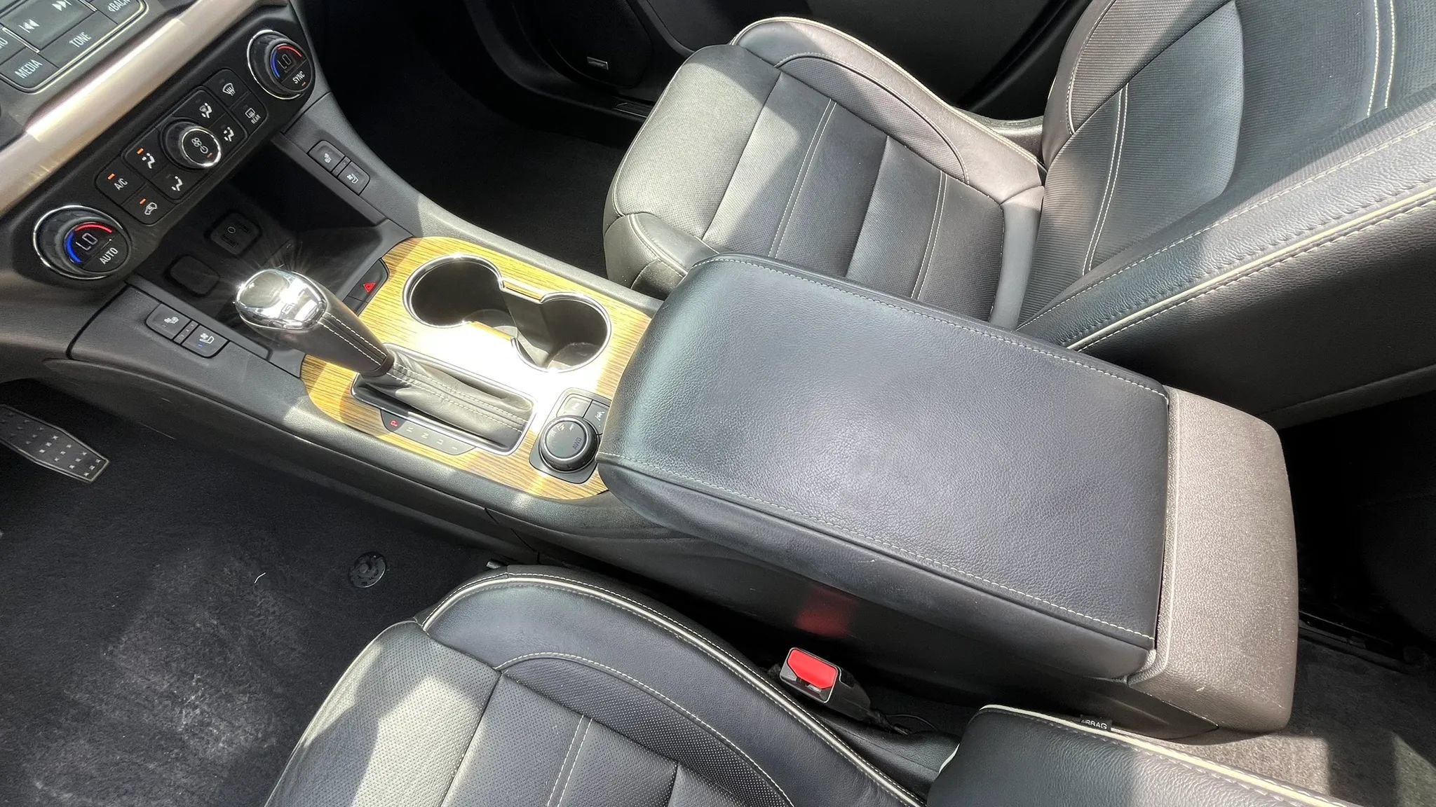 Used 2019 GMC Acadia Denali w/ LPO, Floor Liner Package AWD/4WD image 21