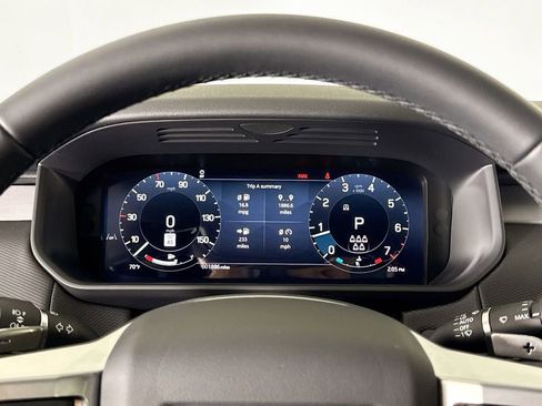 Used 2025 Land Rover Discovery Dynamic SE AWD/4WD image 10