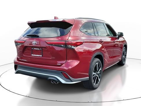 Used 2022 Toyota Highlander XSE FWD image 6