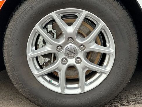 Used 2024 Chrysler Pacifica Touring-L image 27