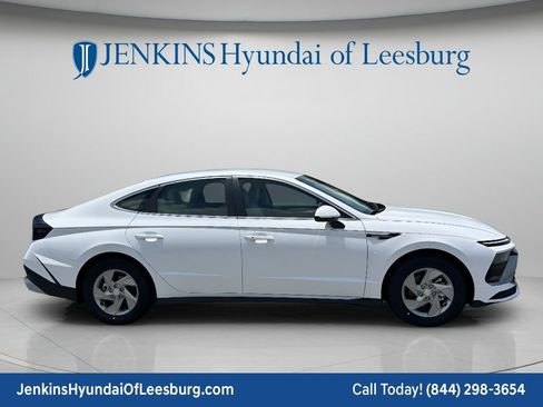 New 2026 Hyundai Sonata SE FWD image 3