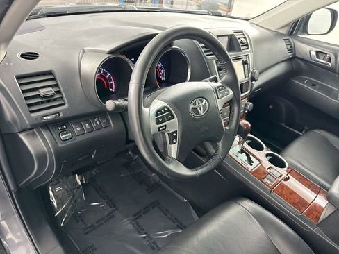 Used 2013 Toyota Highlander Limited image 23