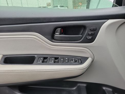 Used 2018 Honda Odyssey Touring image 17