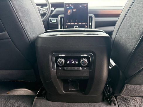 Used 2025 GMC Yukon XL Denali AWD/4WD image 18