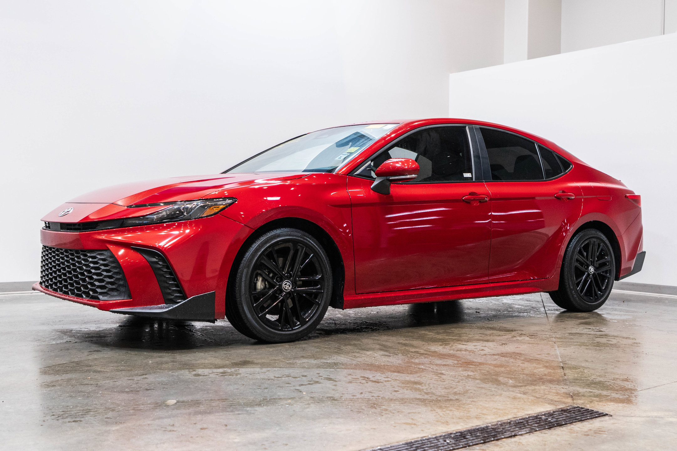 Certified 2025 Toyota Camry SE w/ Convenience Package FWD image 3