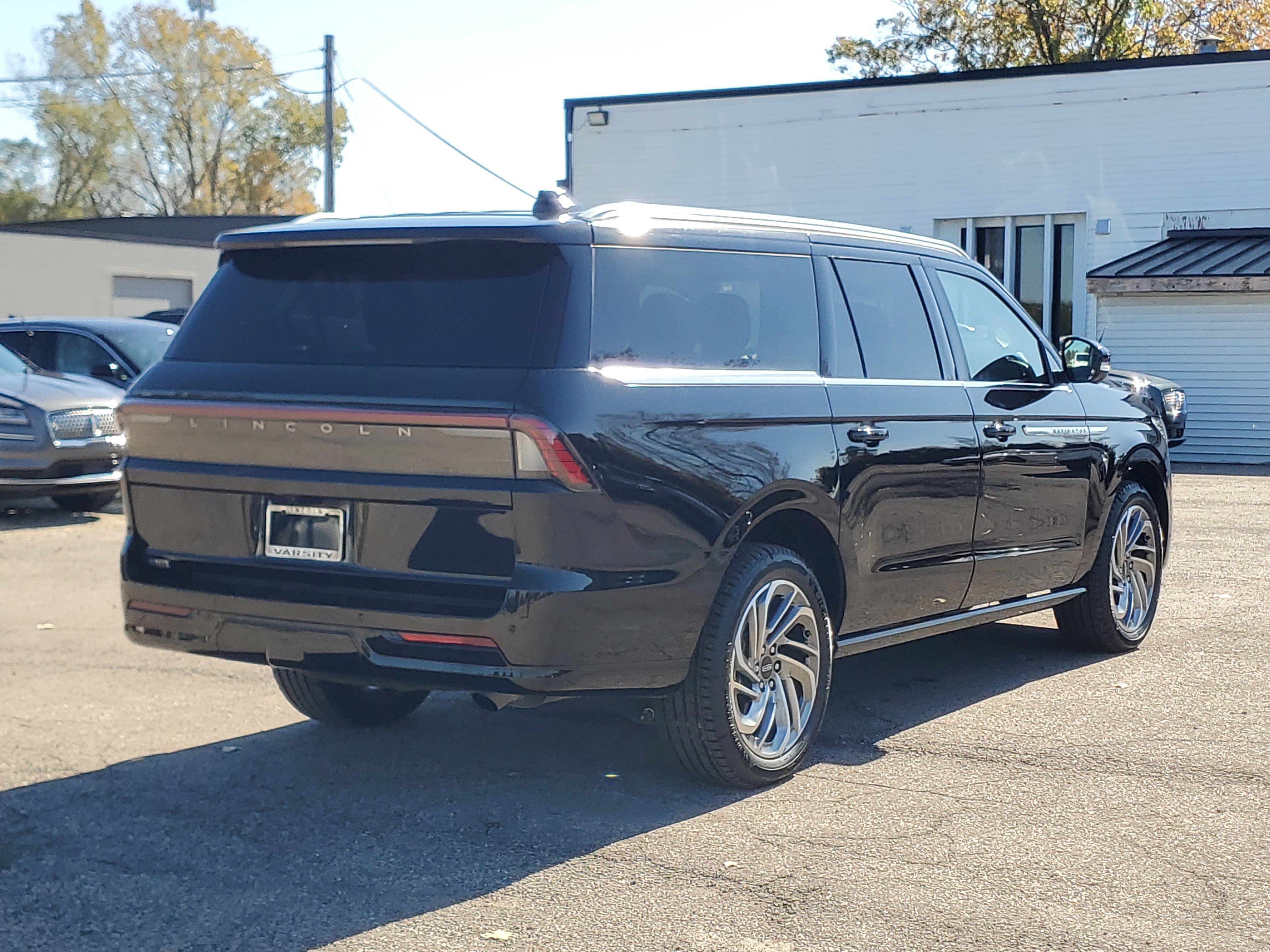 Used 2025 Lincoln Navigator L Reserve AWD/4WD image 6