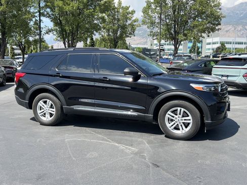 Used 2022 Ford Explorer XLT AWD/4WD image 5