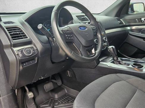 Used 2019 Ford Explorer XLT w/ Equipment Group 201A FWD image 10