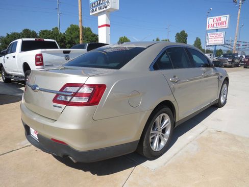 Used 2017 Ford Taurus SE FWD image 4