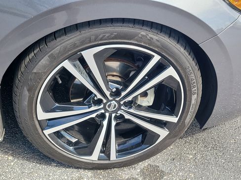 Used 2020 Nissan Sentra SR w/ Premium Package image 10