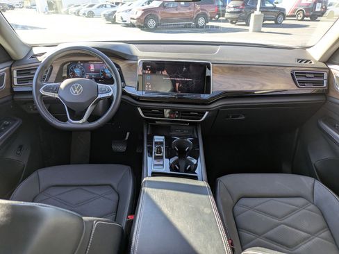 Used 2024 Volkswagen Atlas SE image 27