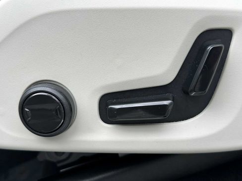Used 2025 Volvo XC90 B6 Plus w/ Protection Package Premier image 23