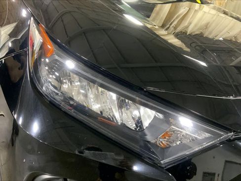 Used 2020 Toyota RAV4 LE w/ Carpet Mat Package image 28