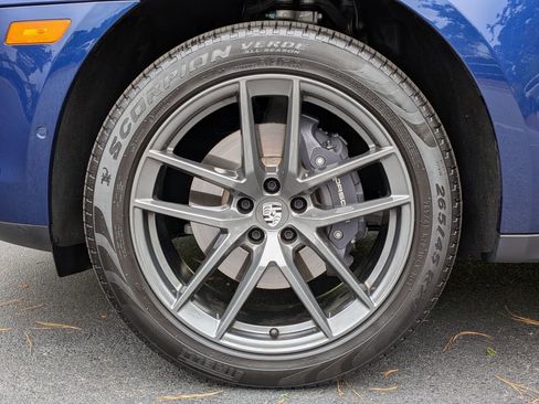 Certified 2025 Porsche Macan Turbo AWD/4WD image 36