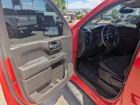 Used 2019 Chevrolet Silverado 1500 Custom w/ Custom Value Package AWD/4WD image 8