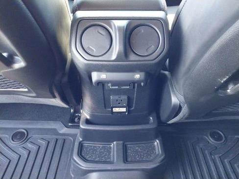 Used 2025 Jeep Wrangler Unlimited Rubicon image 9