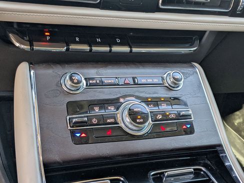 Used 2022 Lincoln Aviator Reserve image 17