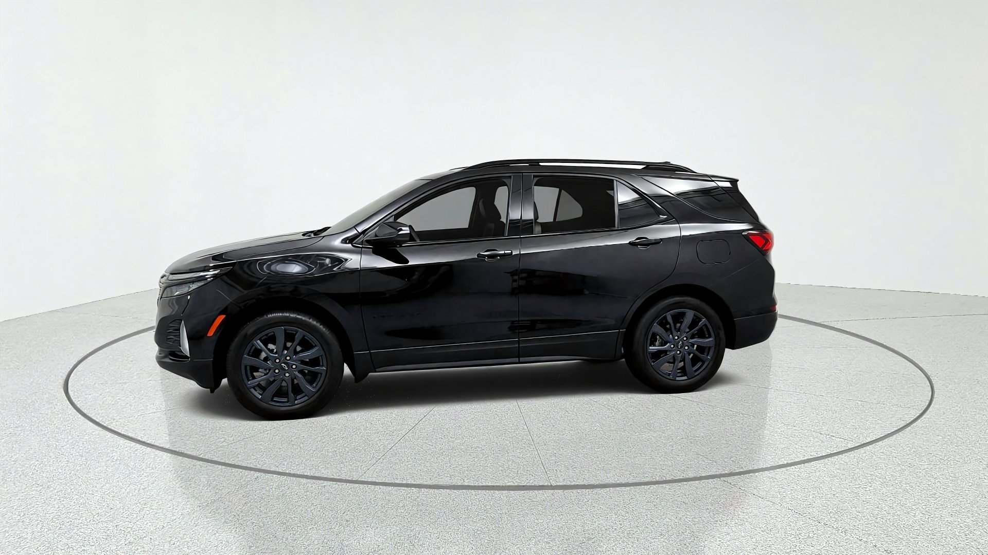 Used 2024 Chevrolet Equinox RS w/ RS Leather Package AWD/4WD image 2