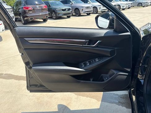 Used 2018 Honda Accord Sport image 16