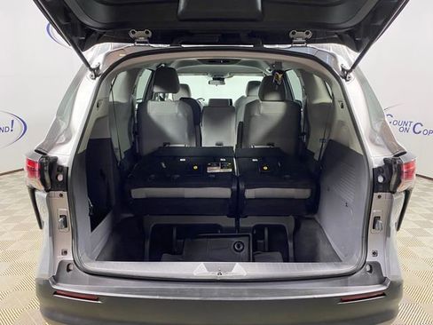 Used 2023 Toyota Sienna LE image 6