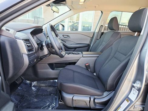 Used 2023 Nissan Rogue S image 11