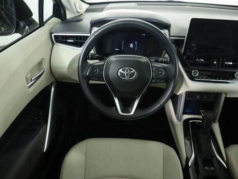 Used 2023 Toyota Corolla Cross XLE image 10