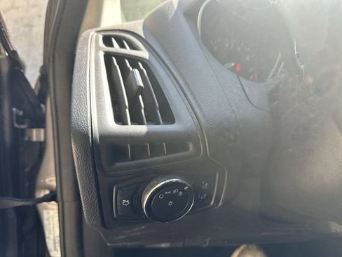 Used 2014 Ford Focus SE FWD image 17